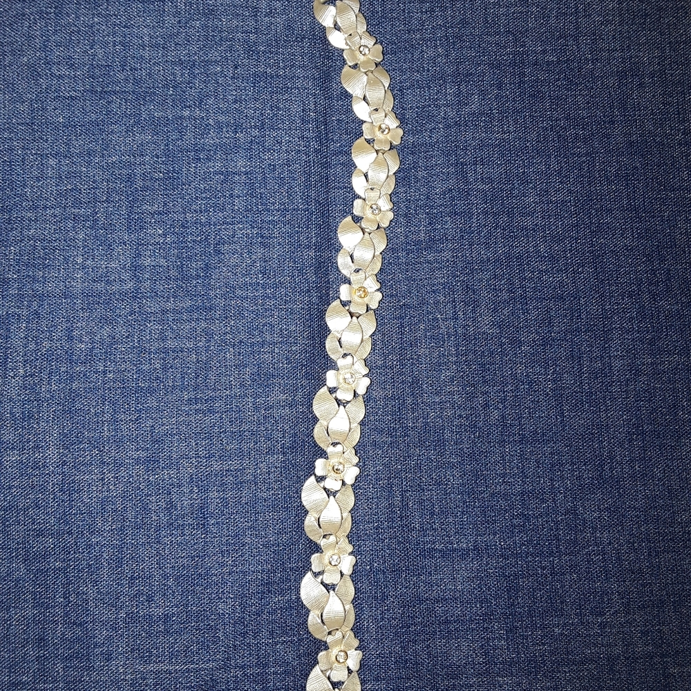 Flower Bracelet - Picture 3 of 7